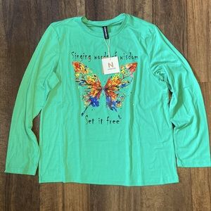 💖 NWT super soft long sleeve butterfly women’s T-shirt size small